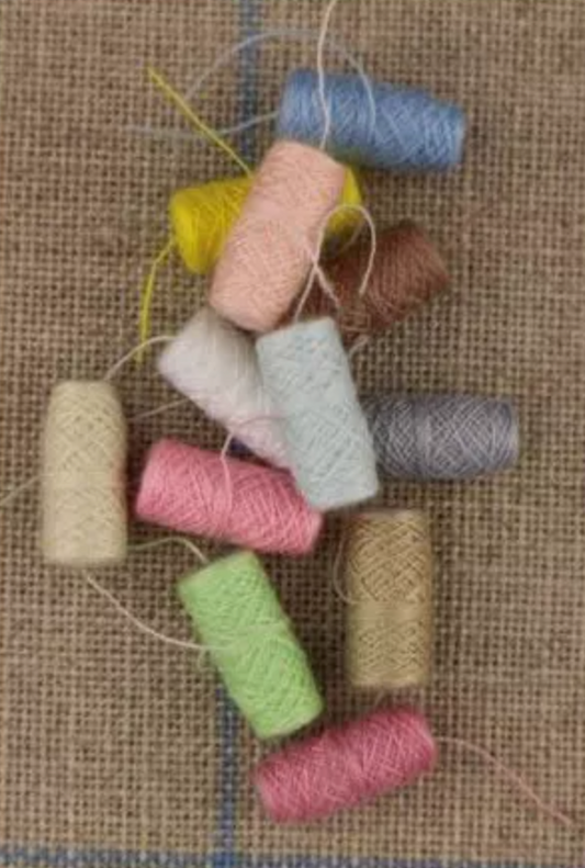 Sewing thread cocoons - pastel - Toile de Jouy tin